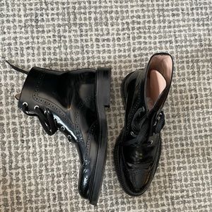 Inch2 black Chelsea boot size 38. MINT